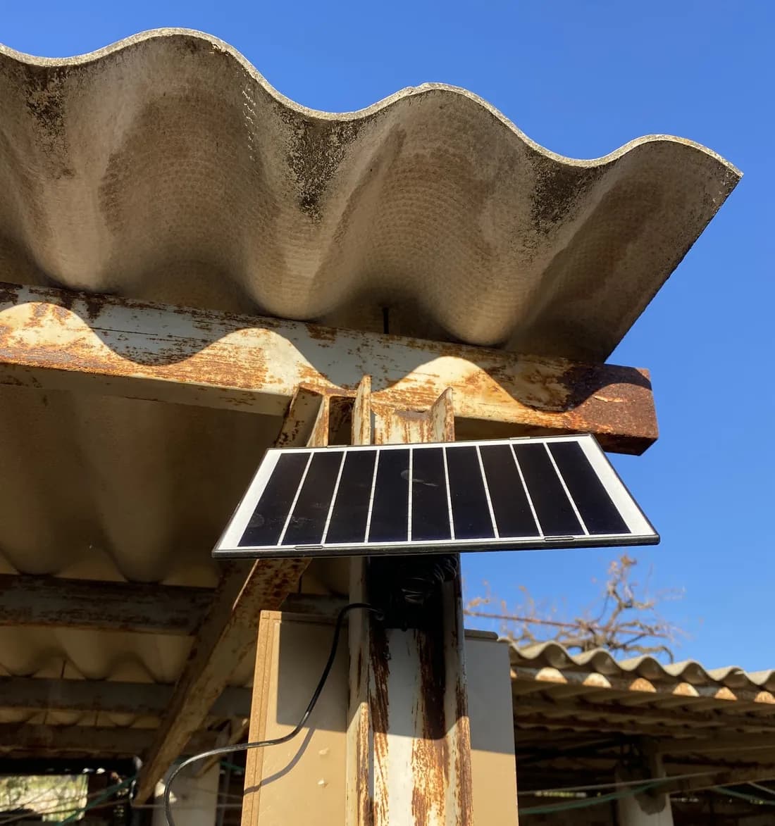Güneş panelli kamera, elektrik hattı olmayan alan